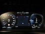 Volvo XC90 T8 AWD Recharge R-Design | Trekhaak | Schuifdak | Adaptieve Cruise Control | Stoel en Stuurwielverwarming | Parkeercamera | Pilot Assist | Elektrische voorstoelen geheugen | Lederen bekleding | Zitting verlenging voorstoelen | 20 Inch | Keyless Drive | Pa