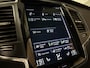 Volvo XC90 T8 AWD Recharge R-Design | Trekhaak | Schuifdak | Adaptieve Cruise Control | Stoel en Stuurwielverwarming | Parkeercamera | Pilot Assist | Elektrische voorstoelen geheugen | Lederen bekleding | Zitting verlenging voorstoelen | 20 Inch | Keyless Drive | Pa