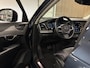 Volvo XC90 T8 AWD Recharge R-Design | Trekhaak | Schuifdak | Adaptieve Cruise Control | Stoel en Stuurwielverwarming | Parkeercamera | Pilot Assist | Elektrische voorstoelen geheugen | Lederen bekleding | Zitting verlenging voorstoelen | 20 Inch | Keyless Drive | Pa