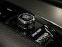 Volvo XC90 T8 AWD Recharge R-Design | Trekhaak | Schuifdak | Adaptieve Cruise Control | Stoel en Stuurwielverwarming | Parkeercamera | Pilot Assist | Elektrische voorstoelen geheugen | Lederen bekleding | Zitting verlenging voorstoelen | 20 Inch | Keyless Drive | Pa