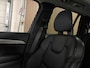 Volvo XC90 T8 AWD Recharge R-Design | Trekhaak | Schuifdak | Adaptieve Cruise Control | Stoel en Stuurwielverwarming | Parkeercamera | Pilot Assist | Elektrische voorstoelen geheugen | Lederen bekleding | Zitting verlenging voorstoelen | 20 Inch | Keyless Drive | Pa
