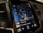 Volvo XC90 T8 AWD Recharge R-Design | Trekhaak | Schuifdak | Adaptieve Cruise Control | Stoel en Stuurwielverwarming | Parkeercamera | Pilot Assist | Elektrische voorstoelen geheugen | Lederen bekleding | Zitting verlenging voorstoelen | 20 Inch | Keyless Drive | Pa