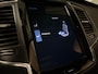 Volvo XC90 T8 AWD Recharge R-Design | Trekhaak | Schuifdak | Adaptieve Cruise Control | Stoel en Stuurwielverwarming | Parkeercamera | Pilot Assist | Elektrische voorstoelen geheugen | Lederen bekleding | Zitting verlenging voorstoelen | 20 Inch | Keyless Drive | Pa