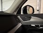 Volvo XC90 T8 AWD Recharge R-Design | Trekhaak | Schuifdak | Adaptieve Cruise Control | Stoel en Stuurwielverwarming | Parkeercamera | Pilot Assist | Elektrische voorstoelen geheugen | Lederen bekleding | Zitting verlenging voorstoelen | 20 Inch | Keyless Drive | Pa