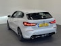 BMW 1-Serie 118i Sportline Business Edition Aut. Navigatie Apple Carplay/Android Auto Camera Parkeersensoren Cruise Control Virtual Cockpit Sfeerverlichting Ledverlichting Climate Control Lichtmetalen velgen