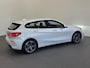 BMW 1-Serie 118i Sportline Business Edition Aut. Navigatie Apple Carplay/Android Auto Camera Parkeersensoren Cruise Control Virtual Cockpit Sfeerverlichting Ledverlichting Climate Control Lichtmetalen velgen