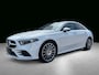 Mercedes-Benz A-klasse 250e AMG Line ** HP-LED, NAVI+, PANORAMA, DISTR, HuD, KEYLESS, 19-inch LMV ** 1e EIG - UNFALLFREI ** ** INFORMEER OOK NAAR ONZE AANTREKKELIJKE FINANCIAL-LEASE TARIEVEN **