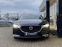 Mazda 6 Sportbreak 2.0 SkyActiv-G 165 Sportive / Automaat / NL-Auto / Luxe-Lederen Bekleding / Elektr.-Stoelen met Geheugen / Stoelverwarming V + A / Stoelverkoeling / Stuurverwarming / Head-Up-Display / Afneembare-Trekhaak / Adaptieve Cruise-Control / Climate-Control / Apple-Carplay & Android-Auto / Premium Bose-Audio / Keyless / LED / Dodehoek-Detectie / DAB Radio-Bluetooth / Navi / PDC V+A met 360°-Camera / 19'' LMV / ENZ.