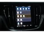 Volvo V60 2.0 T6 Plug-in hybrid AWD Plus Dark | Stoelverwarming voor + achter| Stuurwielverwarming| Keyless Entry| Verwarmbare voorruit| Harman Kardon audiosysteem| Semi- elektrisch inklapbare trekhaak|