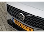 Volvo V60 2.0 T6 Plug-in hybrid AWD Plus Dark | Stoelverwarming voor + achter| Stuurwielverwarming| Keyless Entry| Verwarmbare voorruit| Harman Kardon audiosysteem| Semi- elektrisch inklapbare trekhaak|