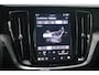 Volvo V60 2.0 T6 Plug-in hybrid AWD Plus Dark | Stoelverwarming voor + achter| Stuurwielverwarming| Keyless Entry| Verwarmbare voorruit| Harman Kardon audiosysteem| Semi- elektrisch inklapbare trekhaak|