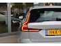 Volvo V60 2.0 T6 Plug-in hybrid AWD Plus Dark | Stoelverwarming voor + achter| Stuurwielverwarming| Keyless Entry| Verwarmbare voorruit| Harman Kardon audiosysteem| Semi- elektrisch inklapbare trekhaak|