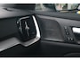 Volvo V60 2.0 T6 Plug-in hybrid AWD Plus Dark | Stoelverwarming voor + achter| Stuurwielverwarming| Keyless Entry| Verwarmbare voorruit| Harman Kardon audiosysteem| Semi- elektrisch inklapbare trekhaak|