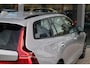 Volvo V60 2.0 T6 Plug-in hybrid AWD Plus Dark | Stoelverwarming voor + achter| Stuurwielverwarming| Keyless Entry| Verwarmbare voorruit| Harman Kardon audiosysteem| Semi- elektrisch inklapbare trekhaak|