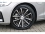 Volvo V60 2.0 T6 Plug-in hybrid AWD Plus Dark | Stoelverwarming voor + achter| Stuurwielverwarming| Keyless Entry| Verwarmbare voorruit| Harman Kardon audiosysteem| Semi- elektrisch inklapbare trekhaak|