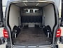 Volkswagen Transporter 2.0 TDI L2H1 DC Highline Automaat ✓5 persoons ✓Rijklaarprijs ✓Full LED ✓Vol Leder ✓Navigatie ✓Parkeersensoren ✓Trekhaak ✓Lichtmetaal