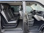 Volkswagen Transporter 2.0 TDI L2H1 DC Highline Automaat ✓5 persoons ✓Rijklaarprijs ✓Full LED ✓Vol Leder ✓Navigatie ✓Parkeersensoren ✓Trekhaak ✓Lichtmetaal