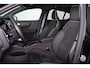 Volvo EC40 Twin Ultra Black Edition 82 kWh - Panoramadak - IntelliSafe Assist & Surround - 360º Camera - Harman/Kardon audio - Verwarmde voorstoelen & stuur - Parkeersensoren voor & achter - Elektr. bedienb. voorstoelen met geheugen links - Draadloze tel. lader - Warmtepomp - Extra getint glas - 20' LMV