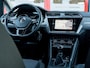 Volkswagen Touran 1.4 TSI Highline R 7p. | R-Line | LED Koplampen | Navigatie | Climate Control | Adaptieve Cruise Control | Stoelverwarming | Parkeersensoren | 7 Persoons | Privacy Glas | 18'' Lichtmetalen Velgen |