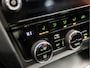 Skoda Octavia 1.0 TSI Sport (APPLE CARPLAY, GROOT NAVI, CLIMATE, STOELVERWARMING, SPORTSTOELEN, GETINT GLAS, CRUISE, TREKHAAK, NIEUWSTAAT)