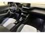 Peugeot e-2008 EV GT Pack 50 kWh | Adaptive Cruise Control | Panorama dak | Stoelverwarming | Alcantara bekleding | Full LED | Camera | Drive Assist | Keyless Entry & Start | Navigatie
