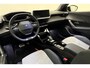 Peugeot e-2008 EV GT Pack 50 kWh | Adaptive Cruise Control | Panorama dak | Stoelverwarming | Alcantara bekleding | Full LED | Camera | Drive Assist | Keyless Entry & Start | Navigatie
