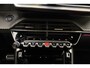 Peugeot e-2008 EV GT Pack 50 kWh | Adaptive Cruise Control | Panorama dak | Stoelverwarming | Alcantara bekleding | Full LED | Camera | Drive Assist | Keyless Entry & Start | Navigatie