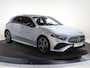 Mercedes-Benz A-klasse 180 Business Solution AMG | Panoramaschuifdak | Nightpakket | Achteruitrijcamera | Apple carplay / Android auto
