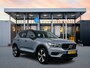 Volvo XC40 T5 Recharge R-Design | 19" | Leder/Nubuck | Panoramadak | Trekhaak | Adaptieve cruise | Stoel/stuurverwarming | Getint glas | Parkeercamera AUTOMATIC | Elektrisch glazen panorama-dak | Keyless entry | LED koplampen | Lichtmetalen velgen 5-spaaks 19" | Parkeersensor achter | Parkeersensor voor | Parkeersensor voor | Trekhaak uitklapbaar | Navigatiesysteem full map + hard disk | Cruise control