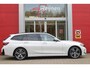 BMW 3-Serie Touring 330e 292PK M-SPORT | PANORAMISCH SCHUIF/KANTEL DAK | M-SPORT PRO-PAKKET | M-SPORT REMMEN UITGEVOERD IN DONKERBLAUW MET M LOGO | BMW LIVE COCKPIT PROFESSIONAL | CURVED DISPLAY |DRIVING ASSISTANT INCL. HEAD-UP DISPLAY | PARKING ASSIST INCL. ACHTERUITRIJCAMERA | ADAPTIEVE LED KOPLAMPEN |SHADOW LINE | M-SPORTSTOELEN VOOR | LEDER VERNASCA MET CONTRAST STIKSELS M-SPORT | STOEL VERWARMING | DRAADLOZE APPLE CARPLAY | ELEKTRISCH VERSTELBARE STOELEN MET GEHEUGEN FUNCTIE | HEAD UP DISPLAY | DRAADLOZE TELEFOONLADER | DODEHOEK BEWAKING | COMFORT PACK INCL. ELEKTRISCHE ACHTERKLEP | ADAPTIVE CRUISE CONTROL | HIFI AUDIO DAB+ RADIO | COMFORT ACCESS (KEYLESS ENTRY)| DONKER GETINTE ACHTERRUITEN |