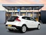 Volvo V40 Cross Country T3 Polar+ Luxury | 17" Allseason | Trekhaak | Adaptieve cruise | BLIS | Elektrisch verst. stoelen | Parkeerverwarming | Panoramadak | Harman Kardon | Parkeercamera