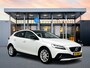 Volvo V40 Cross Country T3 Polar+ Luxury | 17" Allseason | Trekhaak | Adaptieve cruise | BLIS | Elektrisch verst. stoelen | Parkeerverwarming | Panoramadak | Harman Kardon | Parkeercamera