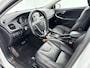 Volvo V40 Cross Country T3 Polar+ Luxury | 17" Allseason | Trekhaak | Adaptieve cruise | BLIS | Elektrisch verst. stoelen | Parkeerverwarming | Panoramadak | Harman Kardon | Parkeercamera