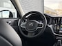 Volvo XC60 2.0 T6 Plug-in hybrid AWD Ultra Dark | Adaptive cruise control | 360° camera | Trekhaak | Stoel- en stuurverwarming | Dode hoek detectie BLIS | All season banden | Elektrisch bedienbaar panorama dak |