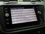 Volkswagen Tiguan 1.5TSI/150PK R-Line Blackstyle DSG · Panoramadak · Apple/Android · Parkeersensoren + Camera