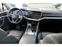 Volkswagen Touareg Elegance 3.0 TSi eHybrid 4MOTION 381 PK | V6 | Plug-In | Trekhaak | Panoramadak | Lederen Bekleding | Achterklep Elektrisch | 21 Inch Velgen | LED Matrix | Stoelverwarming | Stoelventilatie