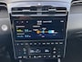 Hyundai Tucson 1.6 T-GDI HEV Comfort Smart Automaat / Fabrieksgarantie tot 02-2028 ** / Dealer onderhouden / Navigatie / Achteruitrijcamera / Stuur- en stoelverwarming / Apple Carplay Android / 19" LM + All Season banden /
