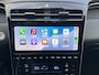 Hyundai Tucson 1.6 T-GDI HEV Comfort Smart Automaat / Fabrieksgarantie tot 02-2028 ** / Dealer onderhouden / Navigatie / Achteruitrijcamera / Stuur- en stoelverwarming / Apple Carplay Android / 19" LM + All Season banden /