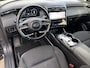 Hyundai Tucson 1.6 T-GDI HEV Comfort Smart Automaat / Fabrieksgarantie tot 02-2028 ** / Dealer onderhouden / Navigatie / Achteruitrijcamera / Stuur- en stoelverwarming / Apple Carplay Android / 19" LM + All Season banden /