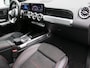 Mercedes-Benz GLB 200 AMG 7-pers. Business Solution | Panorama - Schuifdak | Trekhaak | Sfeerverlichting | Dodehoek Assistent | DAB+ Radio | Klasse 3 Alarm | Night Pakket