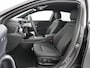 Mercedes-Benz A-klasse 180 Star Edition Luxury Line | Cruise Control | Achteruitrijcamera | DAB+ Radio | Voorstoelen Verwarmd | Sfeerverlichting | 17" Lichtmetalen Velgen