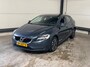 Volvo V40 T2 Polar+ | Cruise control | Stoelverwarming | LED | 16'' Velgen | Parkeersensoren achter | Navigatie |