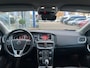Volvo V40 T2 Polar+ | Cruise control | Stoelverwarming | LED | 16'' Velgen | Parkeersensoren achter | Navigatie |