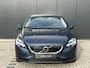 Volvo V40 T2 Polar+ | Cruise control | Stoelverwarming | LED | 16'' Velgen | Parkeersensoren achter | Navigatie |