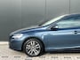 Volvo V40 T2 Polar+ | Cruise control | Stoelverwarming | LED | 16'' Velgen | Parkeersensoren achter | Navigatie |