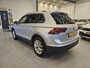 Volkswagen Tiguan 1.5 TSI ACT Comfort line AUTOMAAT | CarPlay Trekhaak wegklapbaar