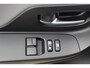 Toyota Yaris 1.5 Hybrid Dynamic Automaat/Orig.NL auto/Achteruitrijcamera/Climate control/Cruise control/Keyless/Navi by app/Privacy glass/Mistlampen/Licht metalen velgen