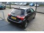 Toyota Yaris 1.5 Hybrid Dynamic Automaat/Orig.NL auto/Achteruitrijcamera/Climate control/Cruise control/Keyless/Navi by app/Privacy glass/Mistlampen/Licht metalen velgen