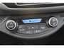 Toyota Yaris 1.5 Hybrid Dynamic Automaat/Orig.NL auto/Achteruitrijcamera/Climate control/Cruise control/Keyless/Navi by app/Privacy glass/Mistlampen/Licht metalen velgen