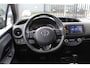 Toyota Yaris 1.5 Hybrid Dynamic Automaat/Orig.NL auto/Achteruitrijcamera/Climate control/Cruise control/Keyless/Navi by app/Privacy glass/Mistlampen/Licht metalen velgen